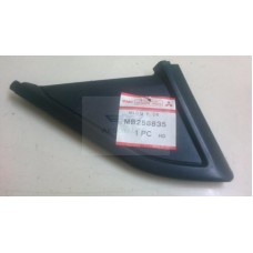 MB258835 BAKALİT KAPI ÖN KÖŞE  LANCER 86